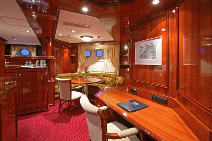 Star Clippers Royal Clipper Accommodation Owners Suite 2.jpg